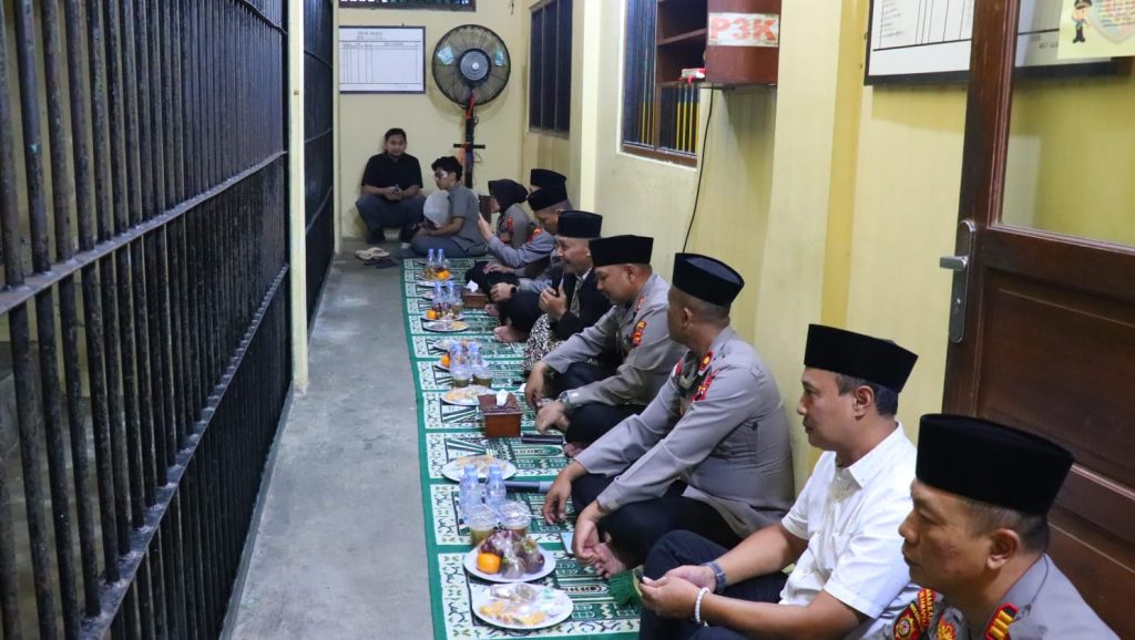 Kapolres bukber di tahanan