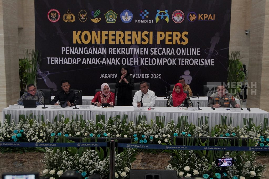 5f3a2811f8680cd18b692ca4581e0885